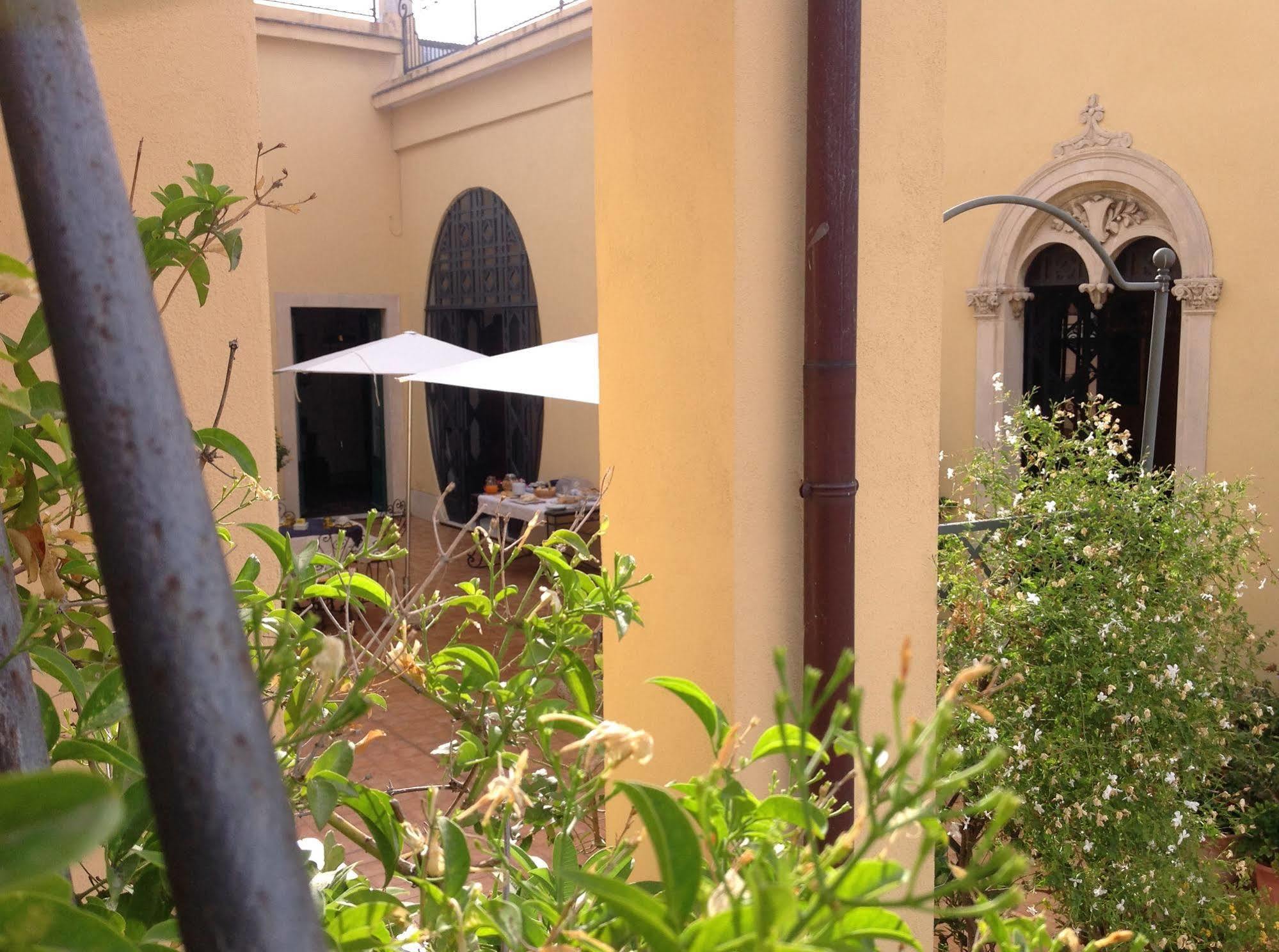 B&B Di Charme Camelie Palazzo Nicotra Riposto Exterior foto