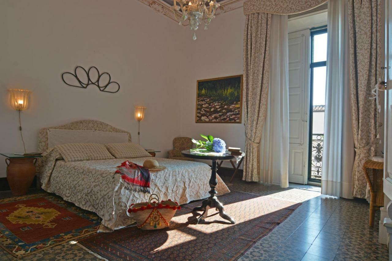 B&B Di Charme Camelie Palazzo Nicotra Riposto Exterior foto